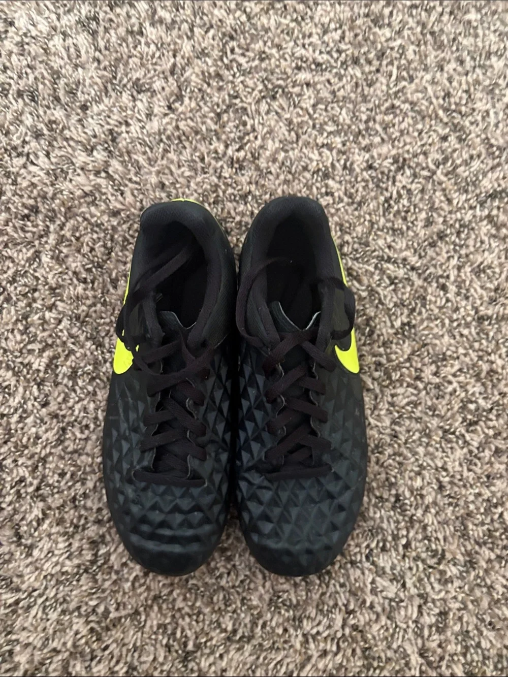 Nike Tiempo Legend 8 Club MG Kids Soccer Cleats Black Volt